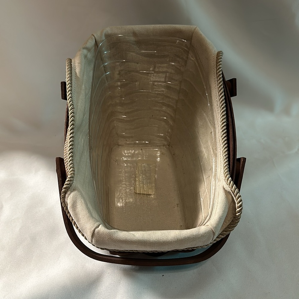 Rich Brown Longaberger Basket 2008 signed with Insert and Cloth - Picture 2 of 6
